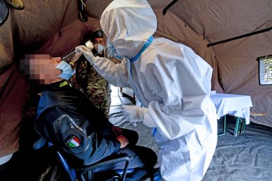 Garavelli: «Il Covid infuria e va fermato sul territorio. Con l’idrossiclorochina»