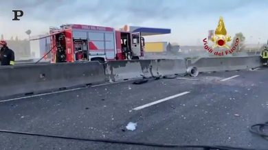 Panico sulla Fi-Pi-Li: camion cisterna in fiamme