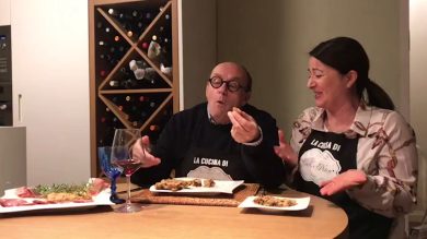 Le pillole di galateo di Petra e Carlo: come va messo il pane a tavola e come va mangiato