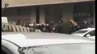 Inni neofascisti davanti alla Altaforte di Cernusco sul Naviglio | video