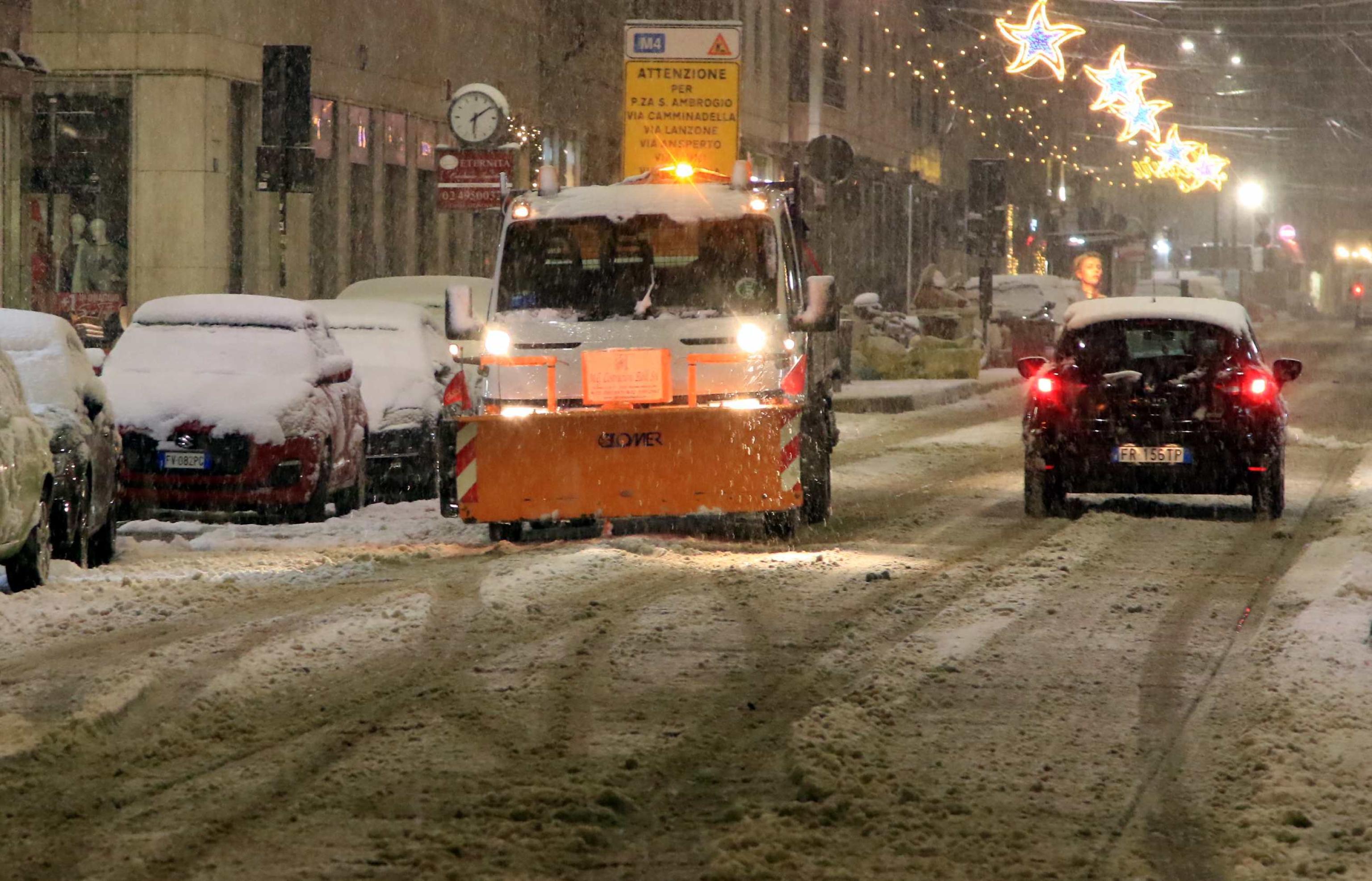Neve a Milano, le foto della città imbiancata Neve a Milano, le foto della città imbiancata