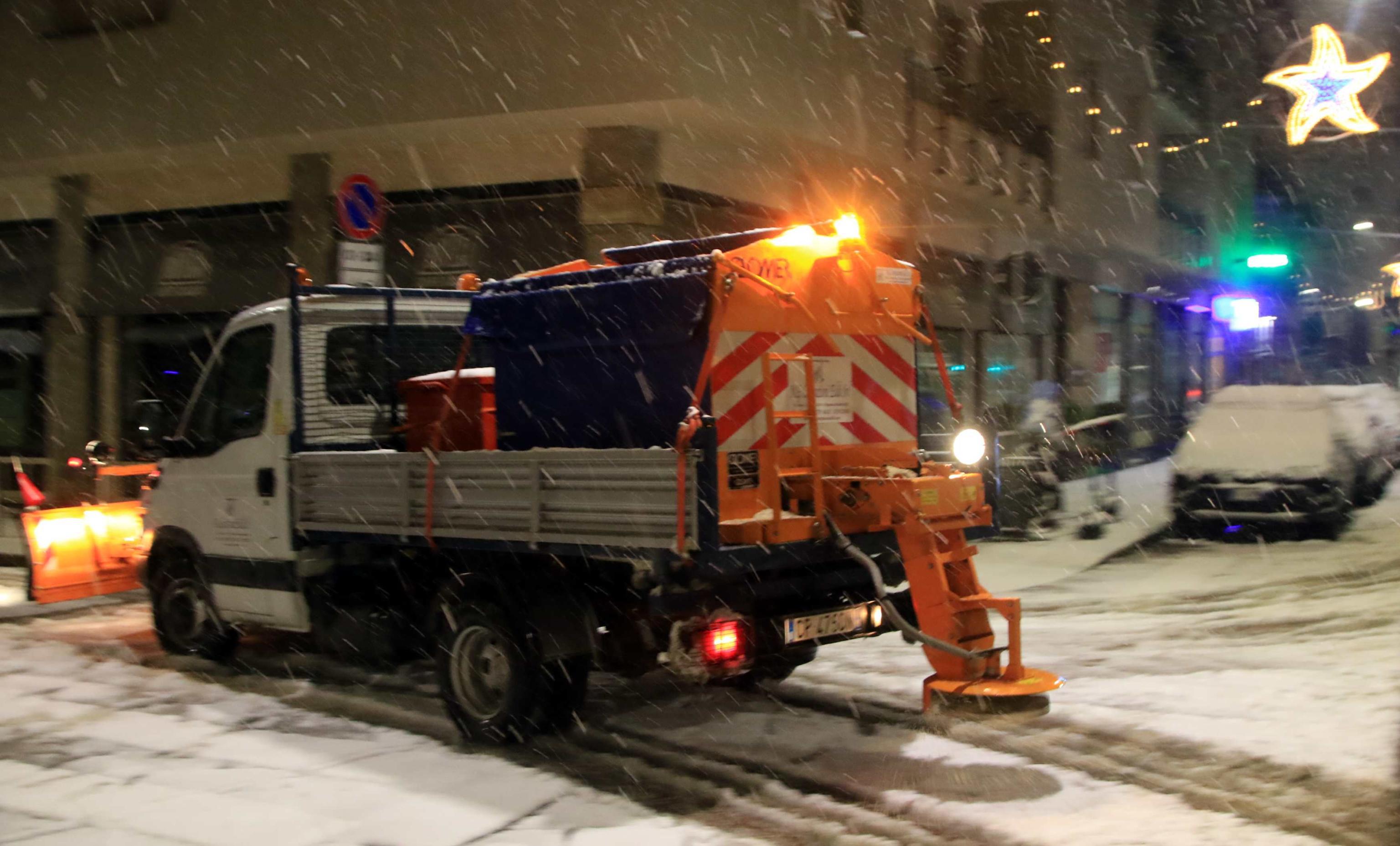 Neve a Milano, le foto della città imbiancata Neve a Milano, le foto della città imbiancata