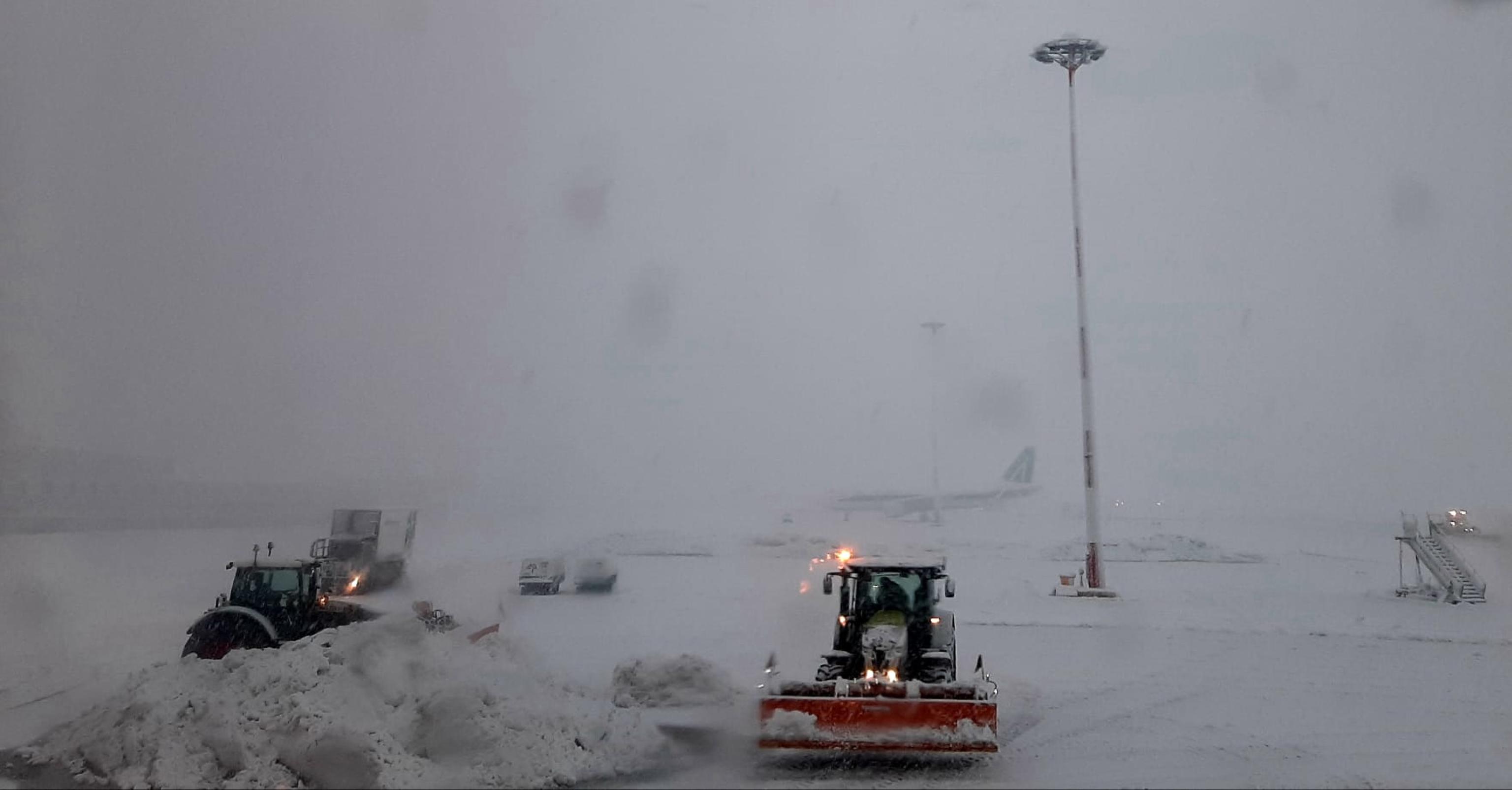 Neve a Milano, le foto della città imbiancata Neve a Milano, le foto della città imbiancata