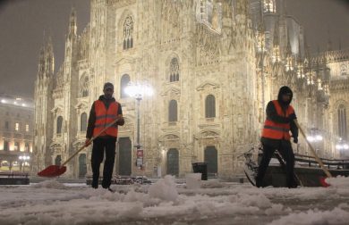 Neve a Milano, le foto della città imbiancata