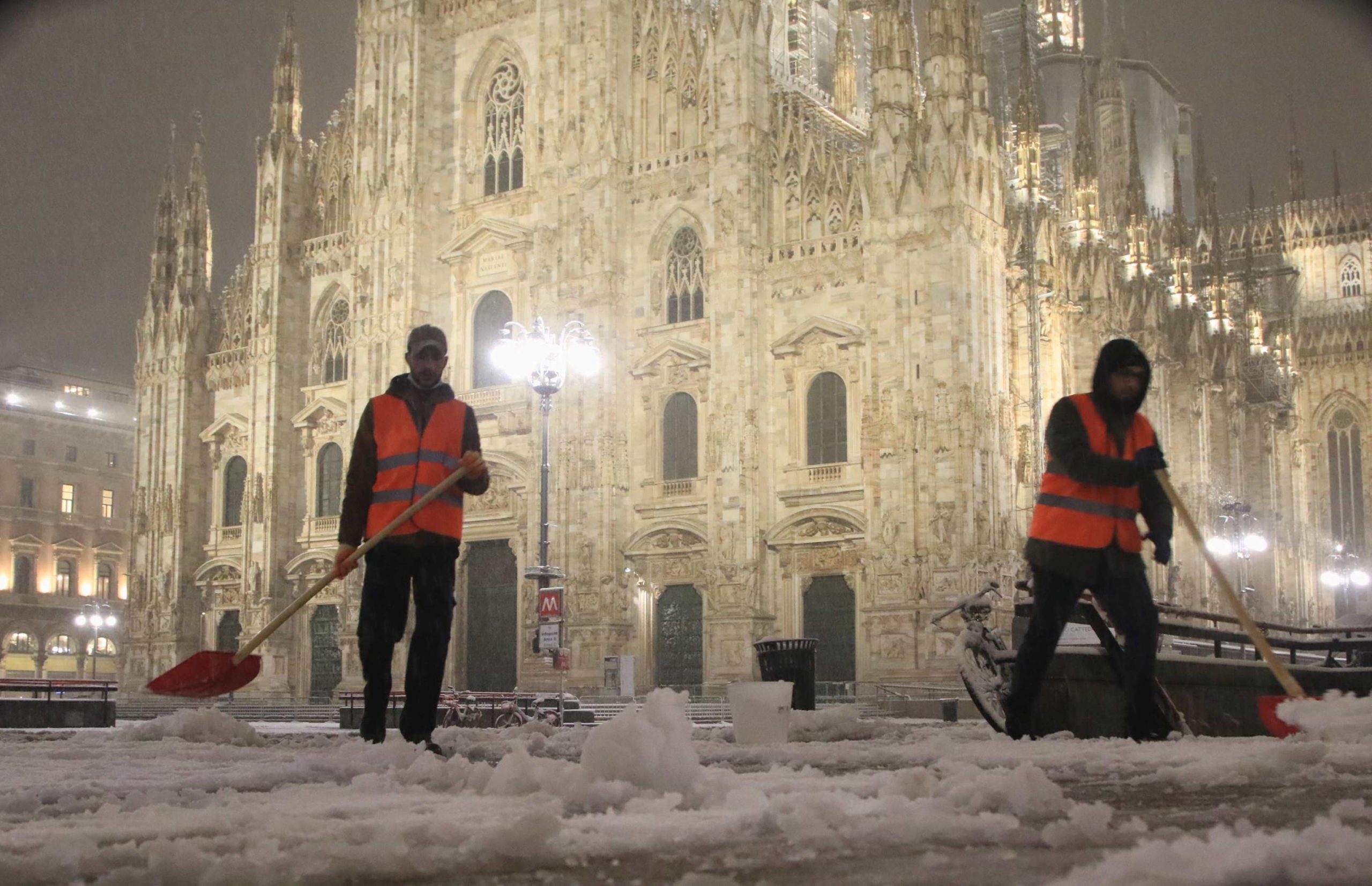 Neve a Milano, le foto della città imbiancata Neve a Milano, le foto della città imbiancata