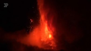 Le immagini spettacolari dell’eruzione dell’Etna | video
