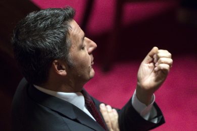 ​Renzi gioca con Conte e ci lascia nel caos