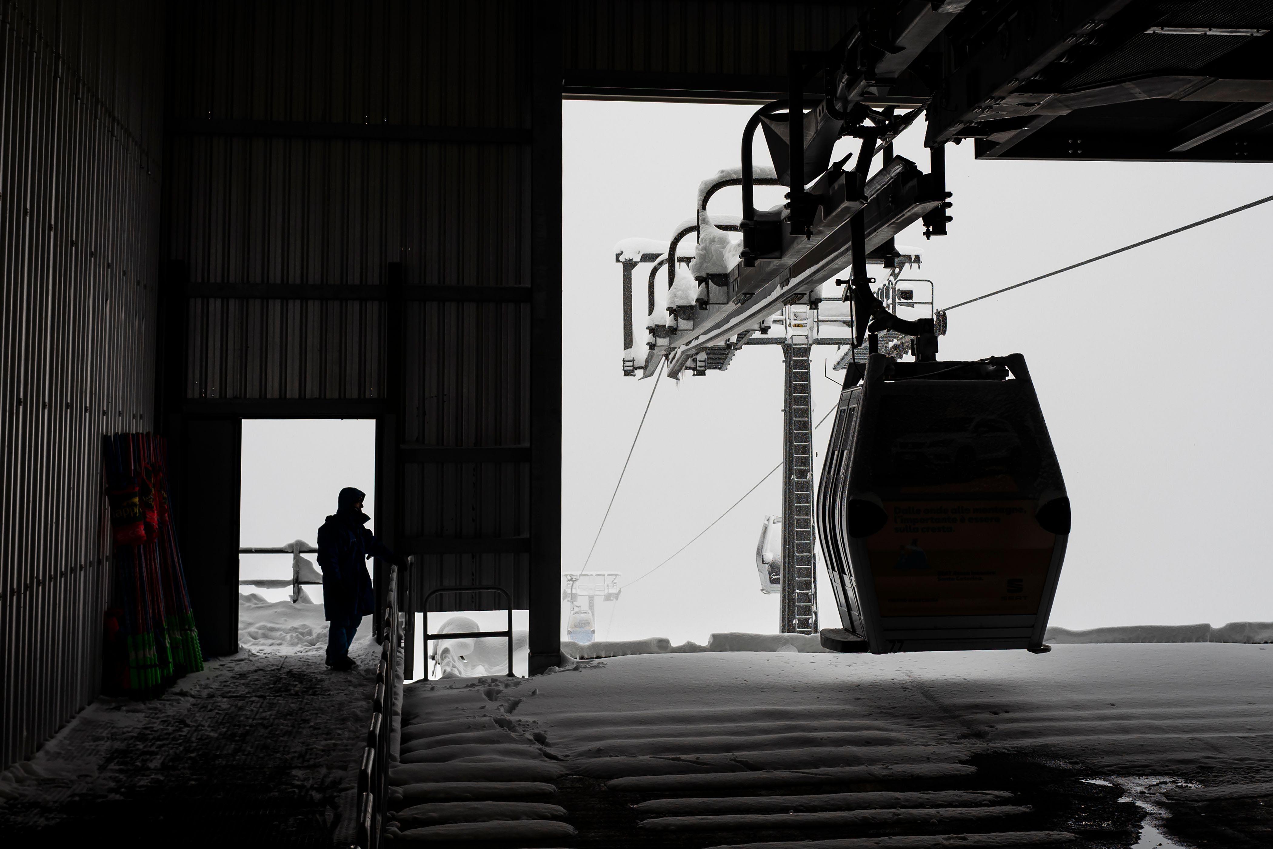 20 miliardi ad Autostrade, mentre le altre imprese sono al freddo della crisi 20 miliardi ad Autostrade, mentre le altre imprese sono al freddo della crisi