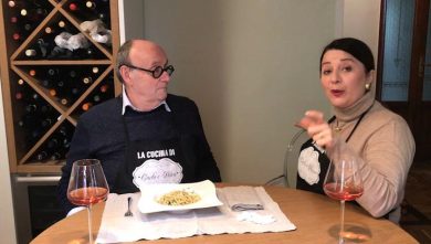 Le pillole di galateo di Petra e Carlo: come si mangiano gli spaghetti