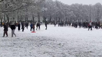 Multa da 11.300 euro per una battaglia di neve | video