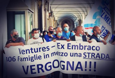 Mentre a Palazzo si litiga, fuori ci sono le crisi vere