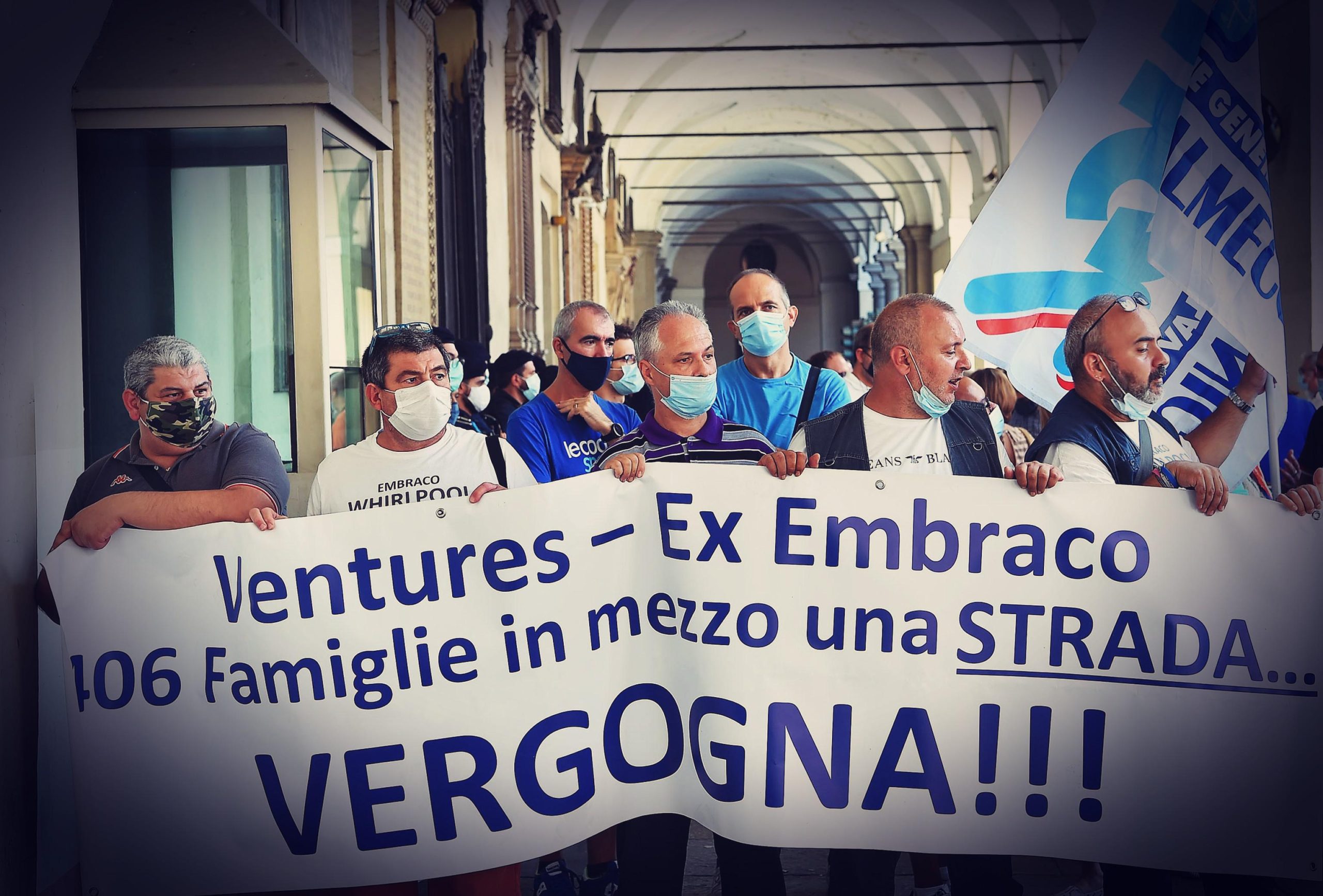 Mentre a Palazzo si litiga, fuori ci sono le crisi vere