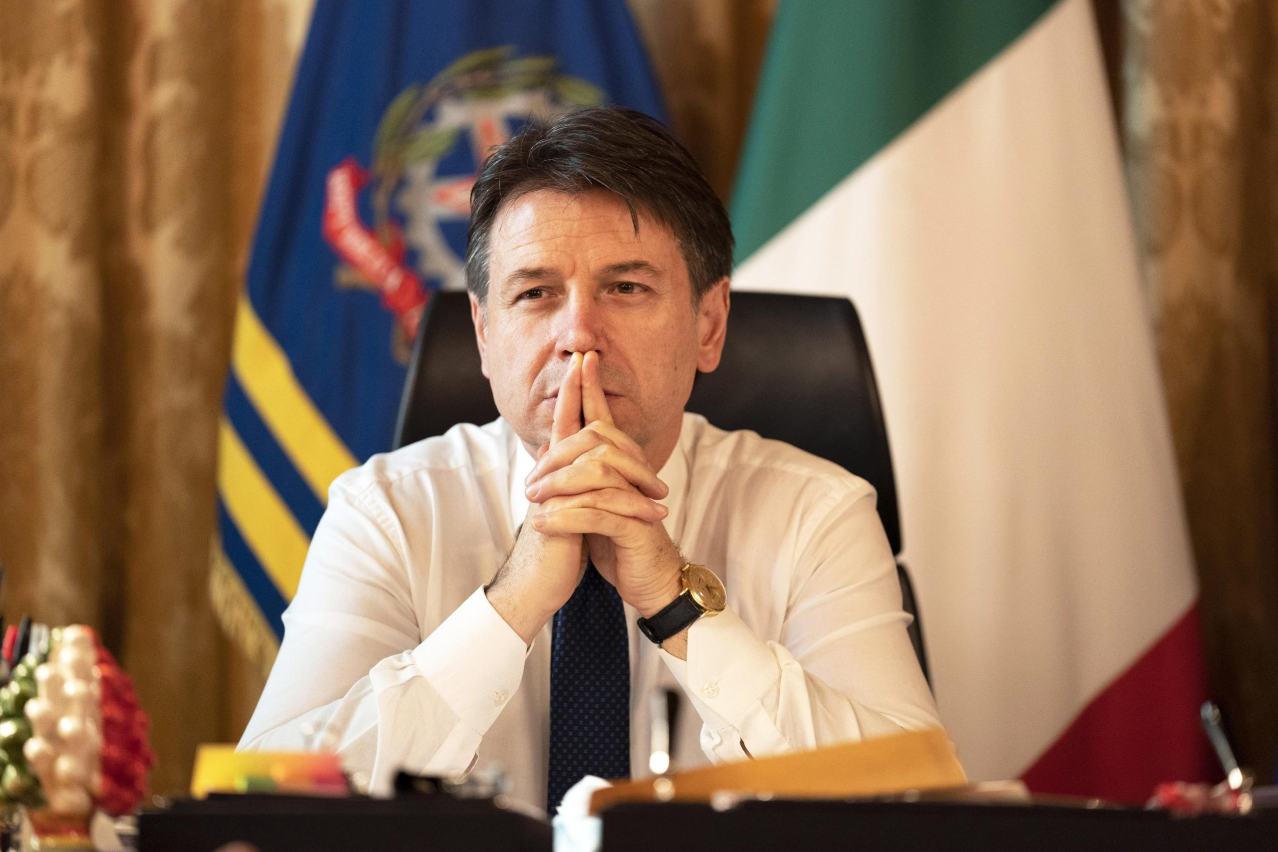 Pd e M5S si affidano a Mattarella per liberarsi di Conte Pd e M5S si affidano a Mattarella per liberarsi di Conte