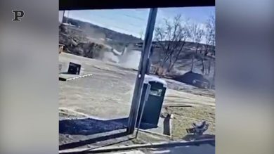 Usa, aereo si schianta al suolo | video