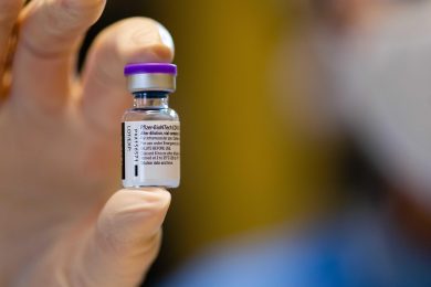 Vaccini: indietro tutta