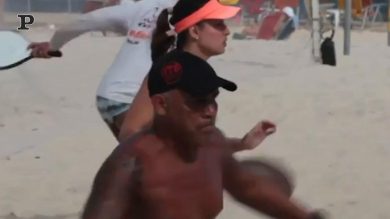 Rio de Janeiro, spiagge affollate senza distanziamento e mascherine | video