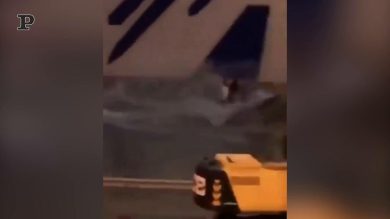 Maltempo in Marocco, con la moto d’acqua per le vie di Casablanca | video