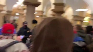 Washington, manifestanti pro Trump fanno irruzione al Campidoglio | video