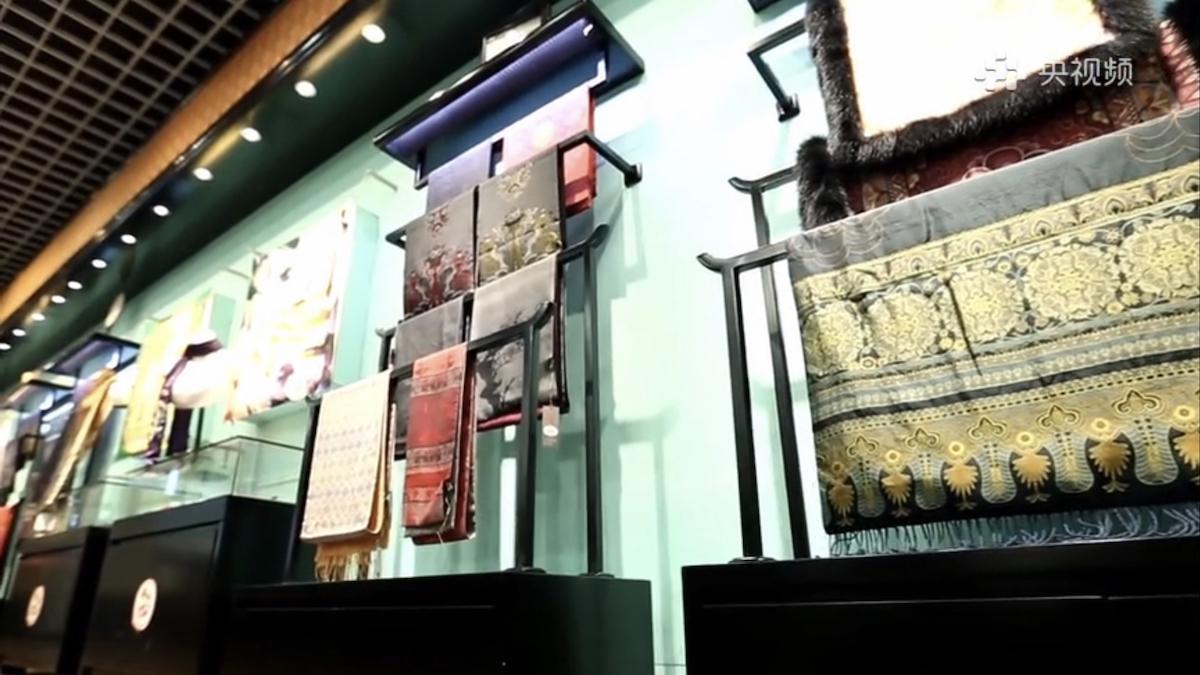 Qian Xiaoping: l’erede della tecnica di sericoltura che ha fatto rivivere il broccato Song Qian Xiaoping: l’erede della tecnica di sericoltura che ha fatto rivivere il broccato Song