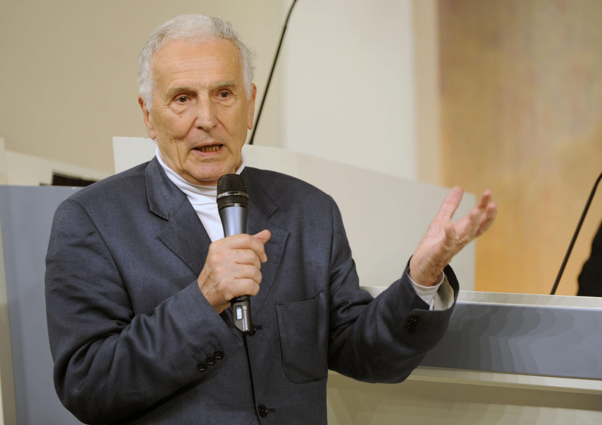 Garattini: «Il vaccino funziona, ma serve tempo»