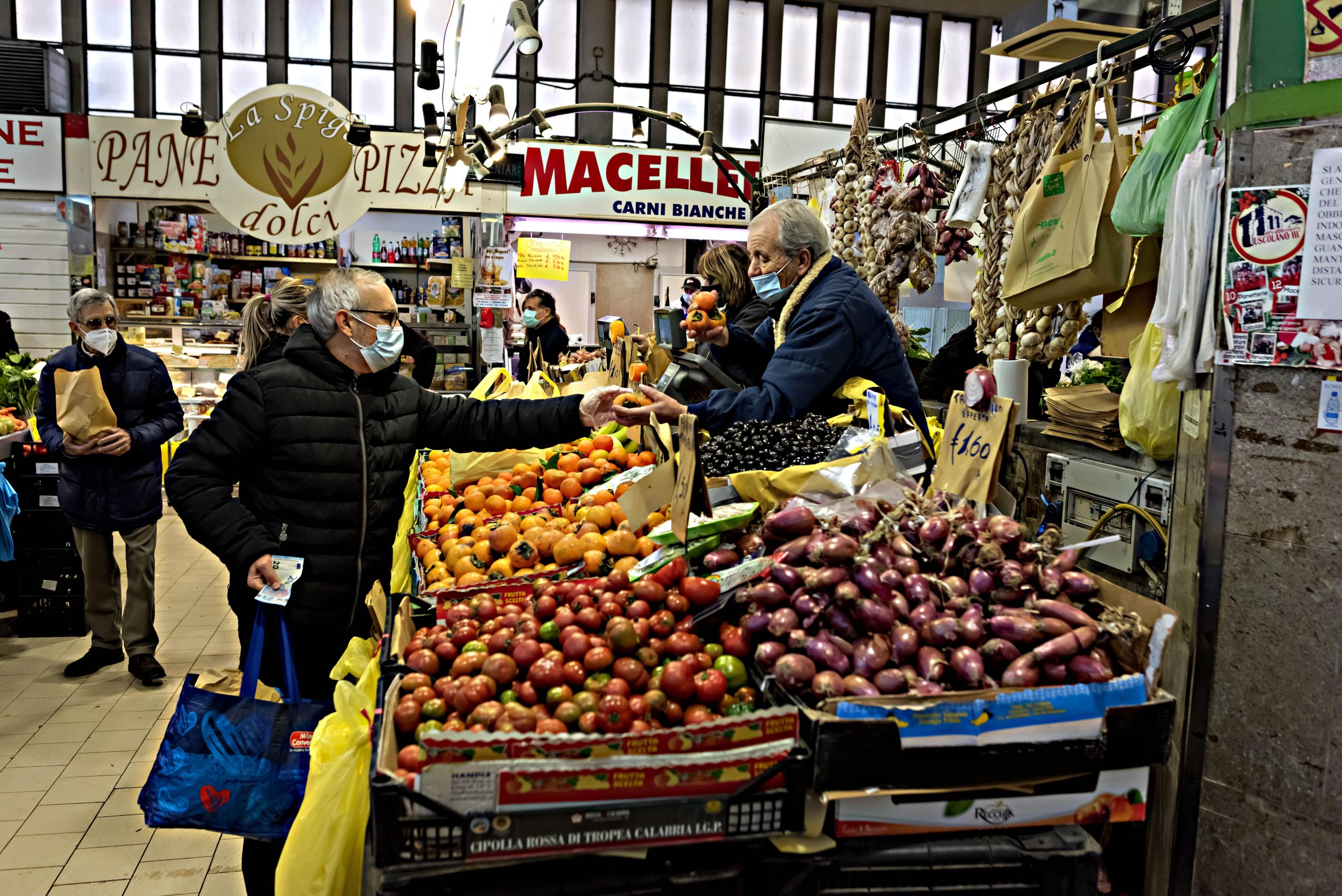 Basta sprechi alimentari: impariamo a fare la spesa