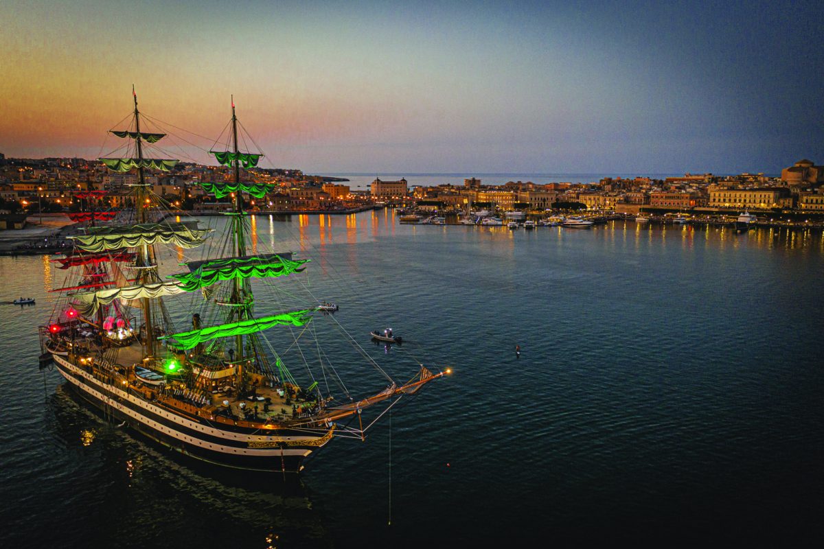 Galleria foto 'La nave Amerigo Vespucci ha 90 anni (foto e video)' - foto 8