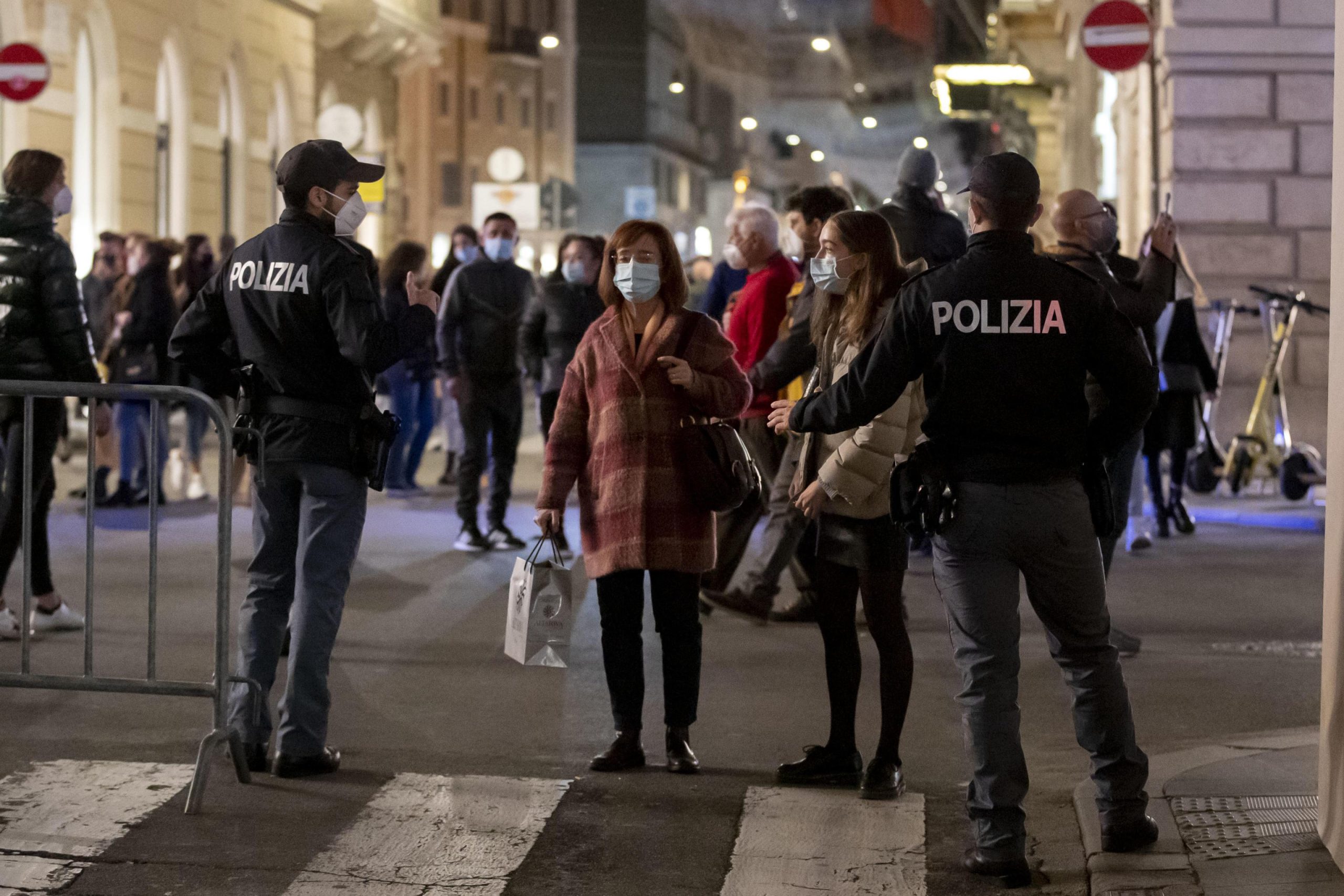 Le chiusure del primo Dpcm Draghi che fa già discutere