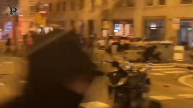 Barcellona, proteste per l’arresto di Pablo Hasel | video