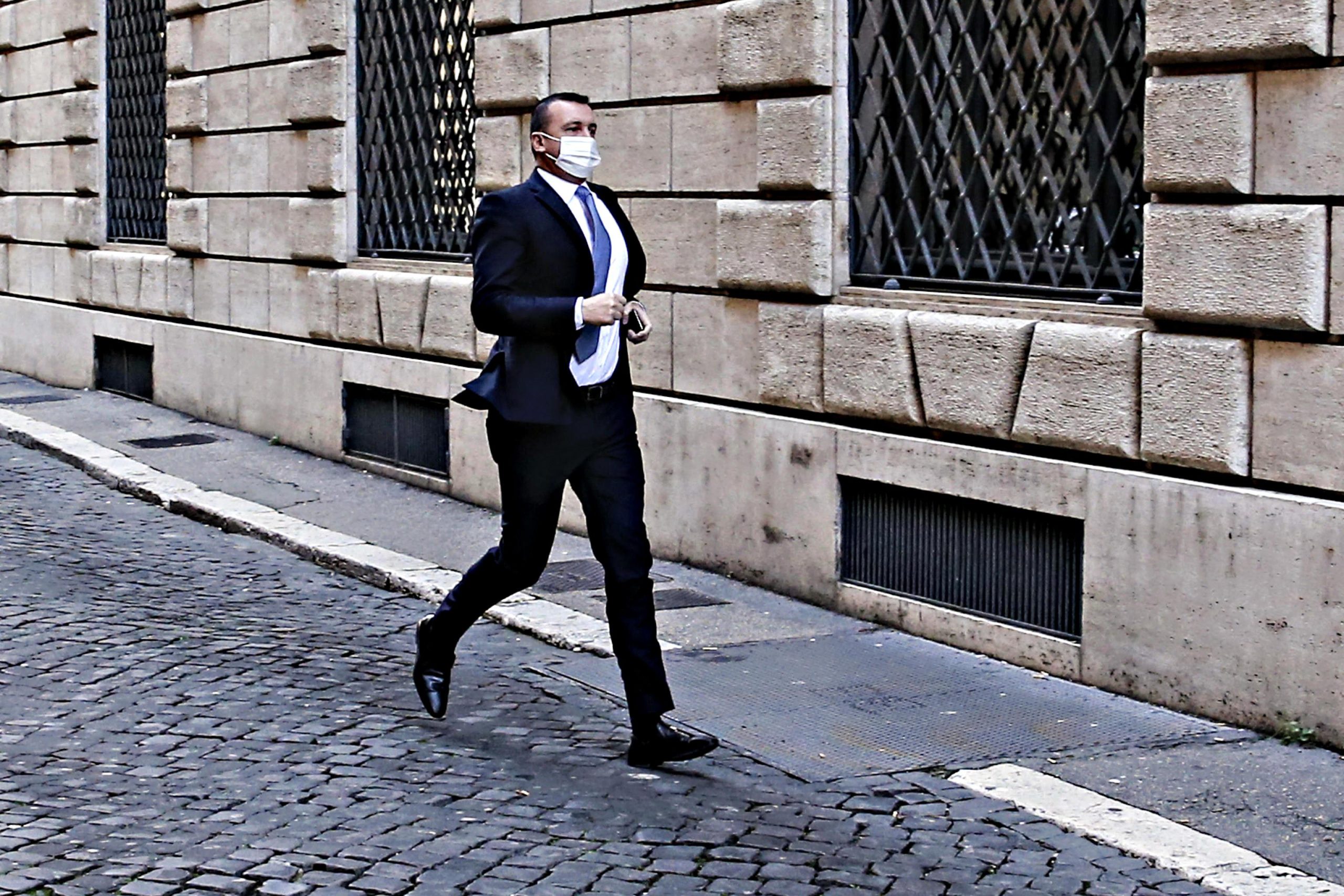 Cosa c’è nel libro di Casalino, il Totò Schillaci della politica