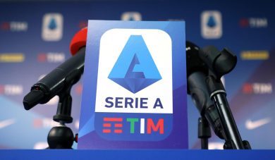 Schiaffi e cambi di partito: la Serie A (spaccata) rimane ferma