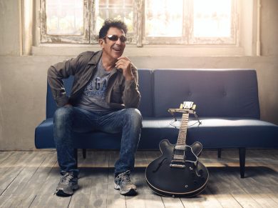 Edoardo Bennato: dalle mascherine alle… Maskerate