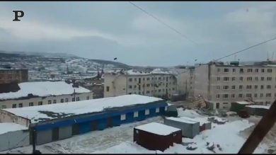 Bufera in Russia, raffiche oltre i 100 Km/h: tetti scoperchiati | video