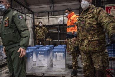 Vaccini, dall’illusione al caos