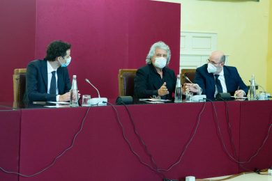 Rousseau e i grillini contro Super Mario