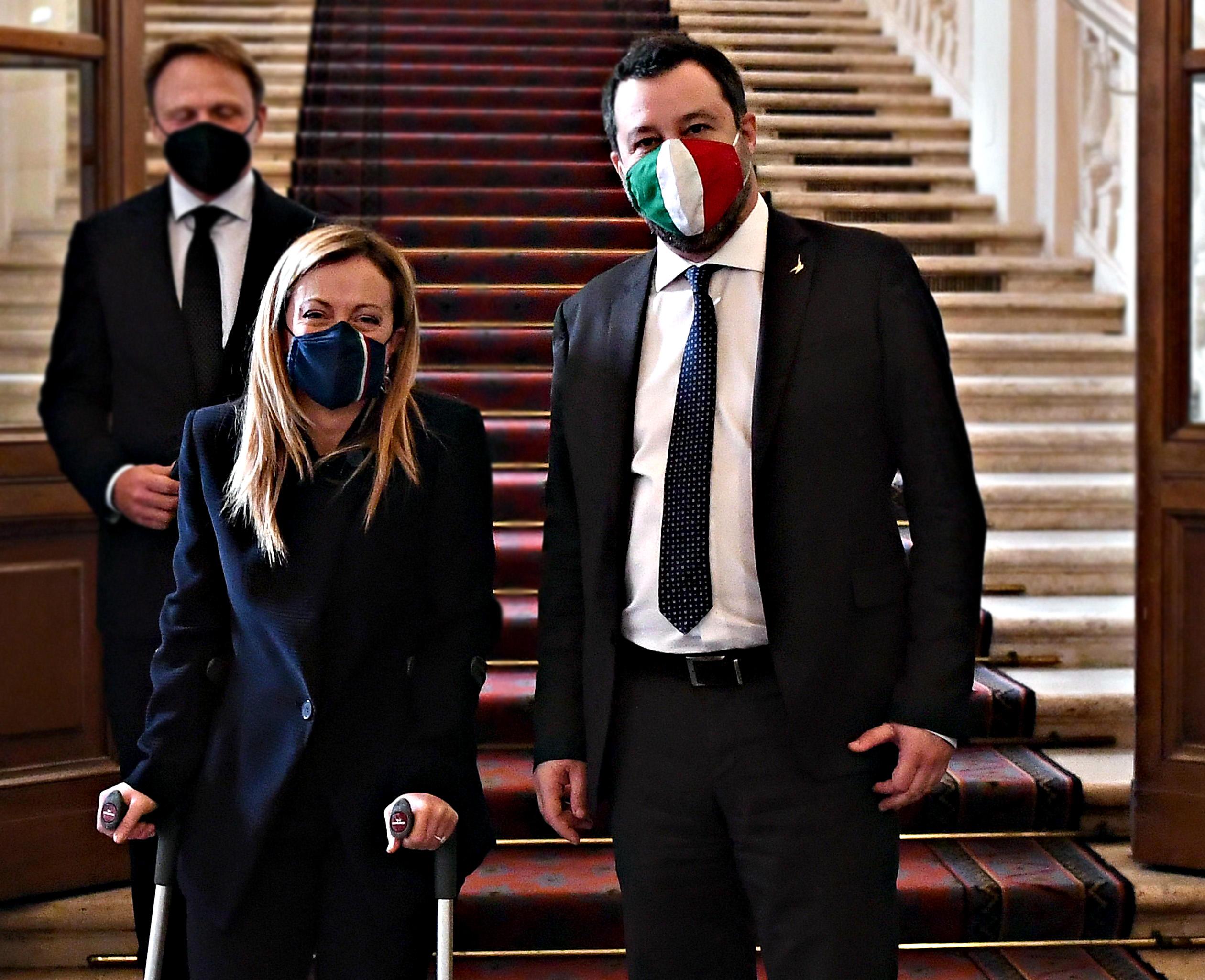 Il centrodestra prova a trovare la quadra. L’astensione è l’arma per rimanere uniti Il centrodestra prova a trovare la quadra. L’astensione è l’arma per rimanere uniti