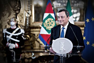 Draghi a Chigi. Centro-destra al bivio. Cinque Stelle al muro