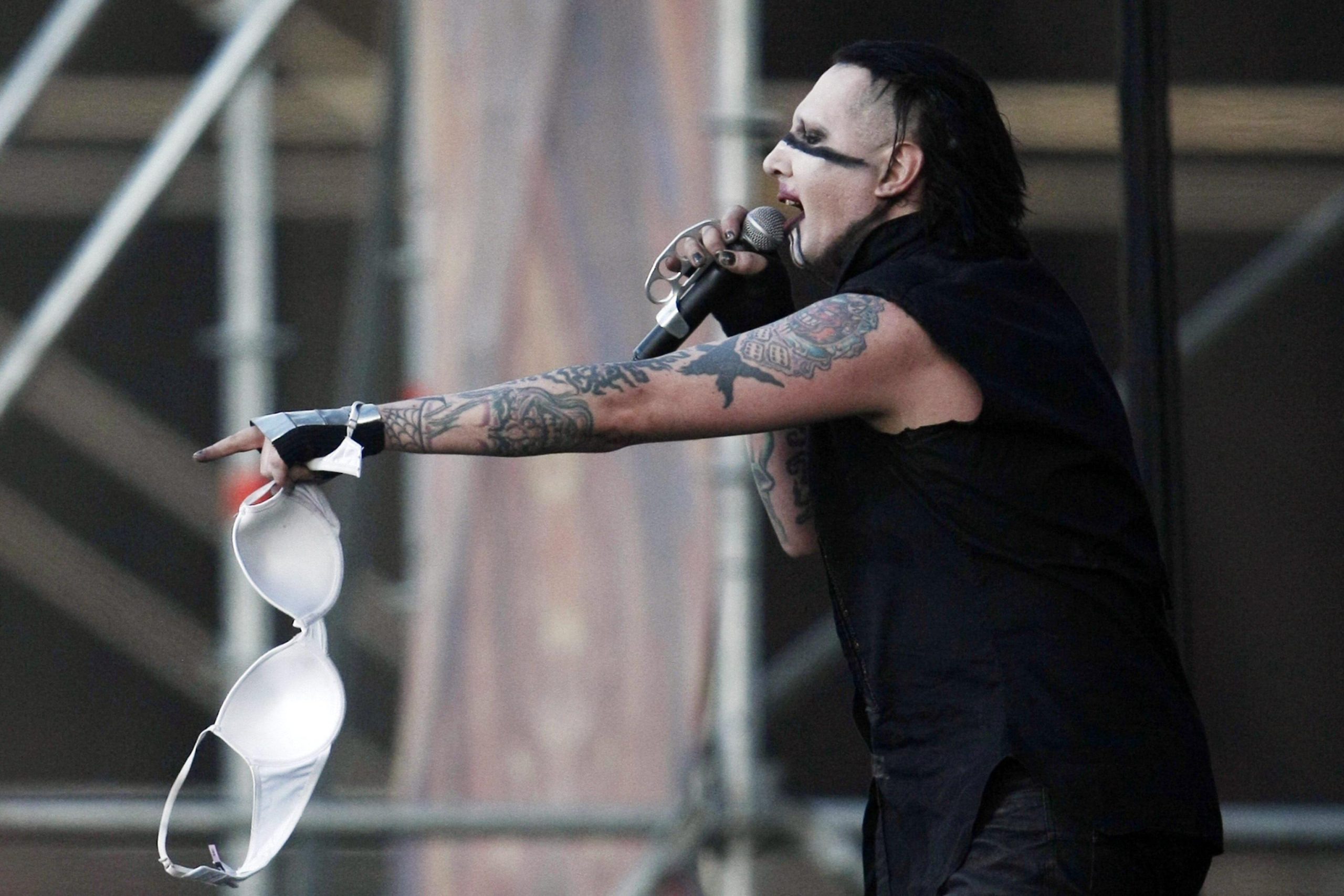 Marilyn Manson scaricato dalla sua etichetta per le accuse di violenza dell’ex fidanzata Marilyn Manson scaricato dalla sua etichetta per le accuse di violenza dell’ex fidanzata