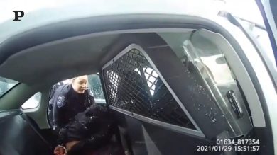 Usa, la polizia usa spray al peperoncino e ammanetta una bambina | video