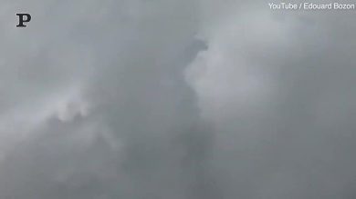 Sepolto dalla neve sul Monte Bianco, la caduta e il salvataggio | video