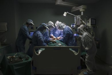 Medici, eroi sotto accusa