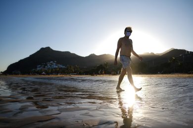 Vaccini, viaggi di Pasqua, farmacie. È caos totale