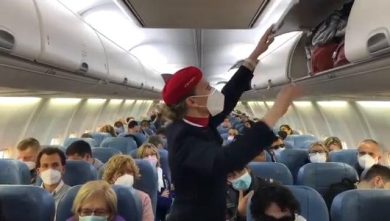 Milano-Tenerife, decolla il volo pieno di turisti italiani | video