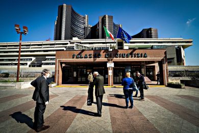 I magistrati vogliono il vaccino o rallentano i processi (già più lenti del mondo)