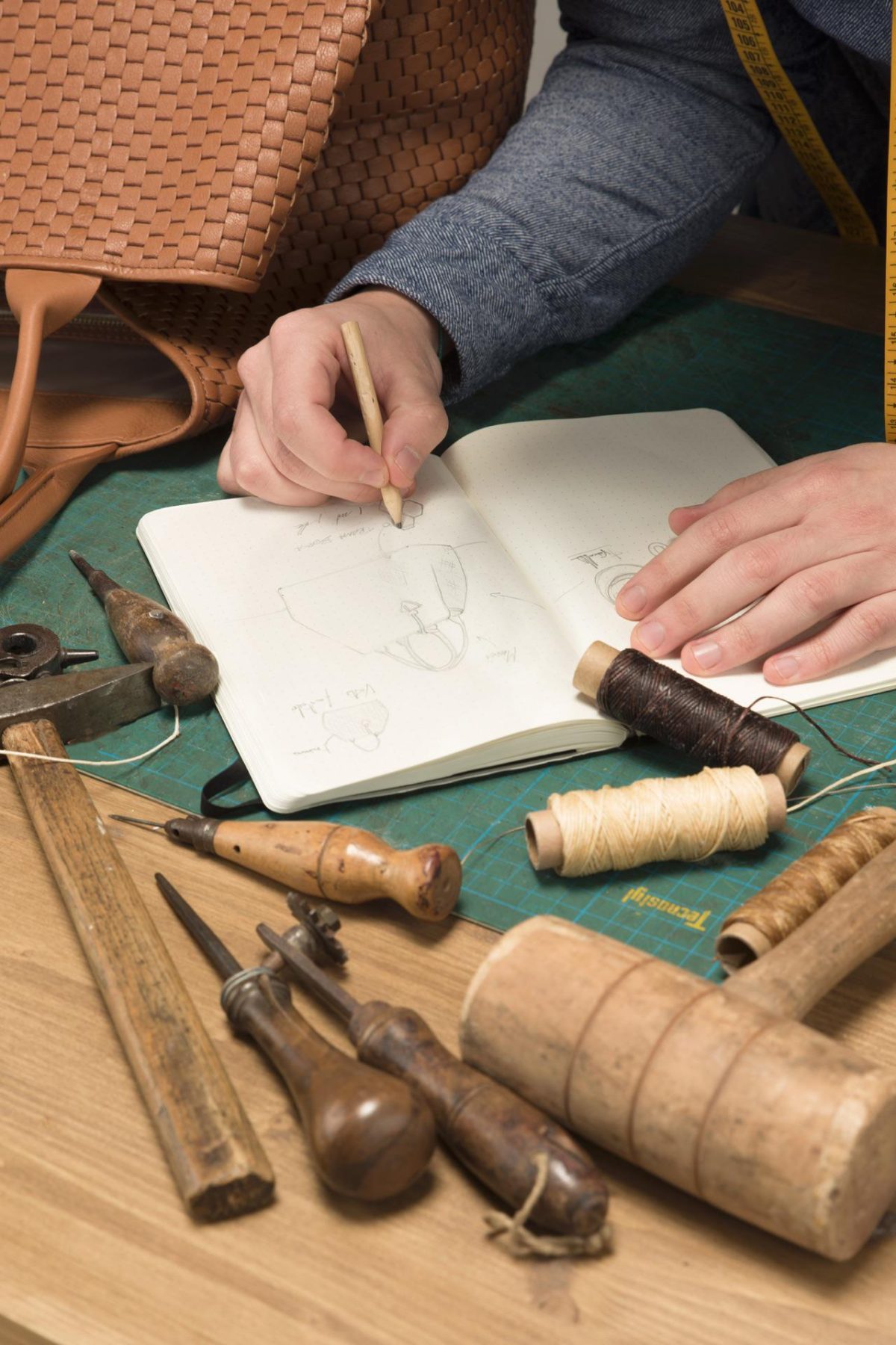 Galleria foto 'Quegli artigiani che reagiscono alla crisi con l’e-commerce' - foto 4