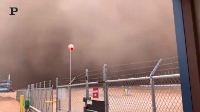 Una violenta tempesta di sabbia raggiunge il Texas | video