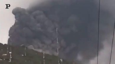 Guatemala, tempesta di fulmini durante l’eruzione del vulcano Pacaya | video