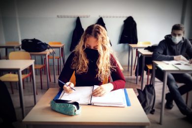 Luogo sicuro o focolaio? La scienza divisa sulla scuola