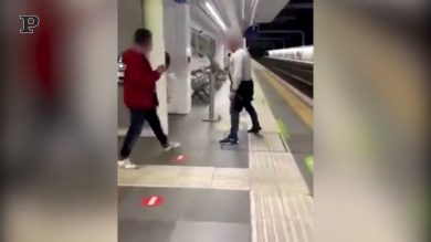 Coppia Gay aggredita in metropolitana per un bacio | video
