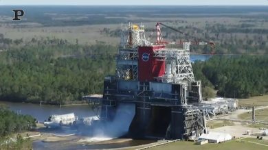 Lo spettacolare test sui motori del missile più potente del mondo | video