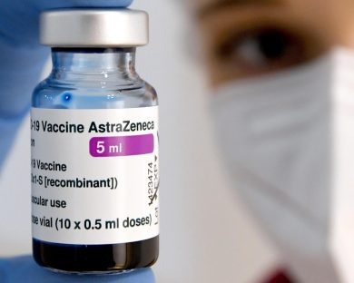È allarme per il vaccino di AstraZeneca